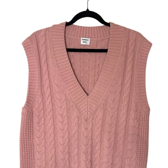 Aritzia Sunday Best Winston Vest- Oversized Cable Knit Sweater Vest- Size Small - Picture 3 of 15
